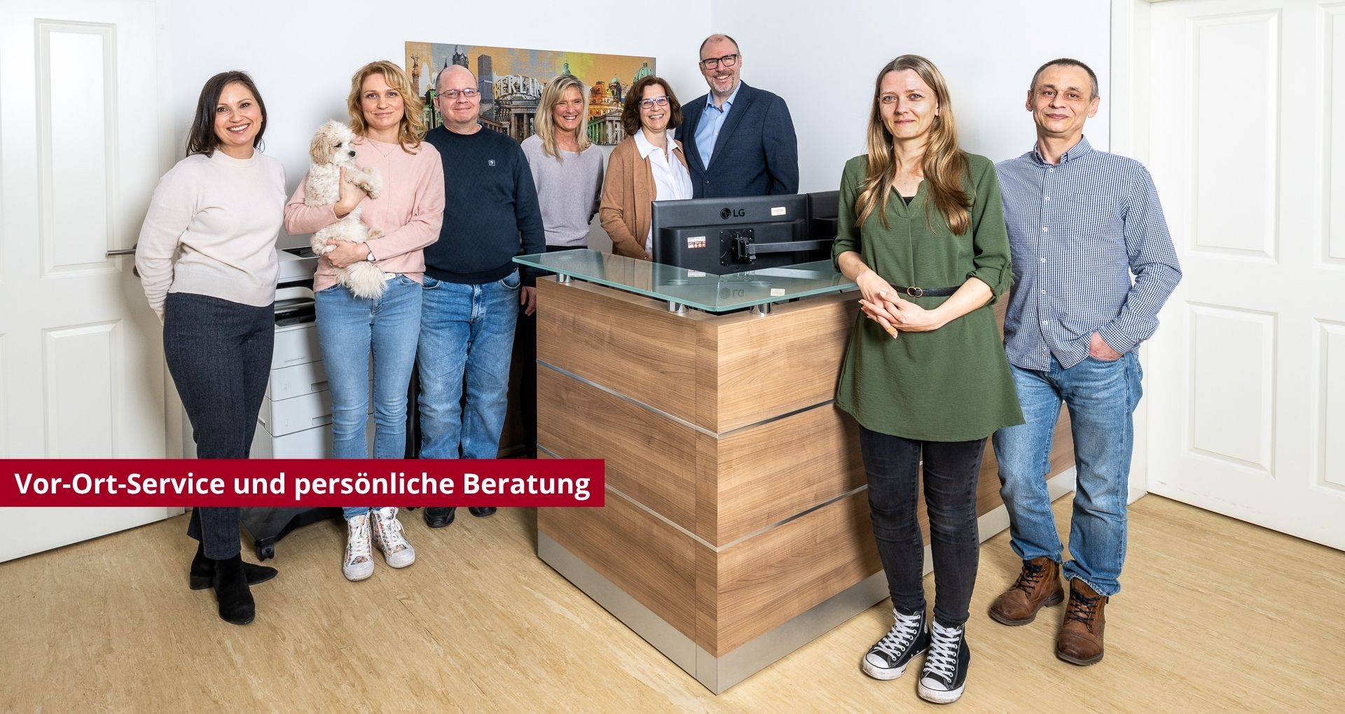 Bild des Teams der Steuerberatungskanzlei G S M Treuhand im Empfangsraum des Büros in Berlin-Altglienicke